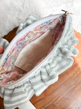 Load image into Gallery viewer, Ruffle Phone Wristlets