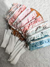 Load image into Gallery viewer, Ruffle Phone Wristlets
